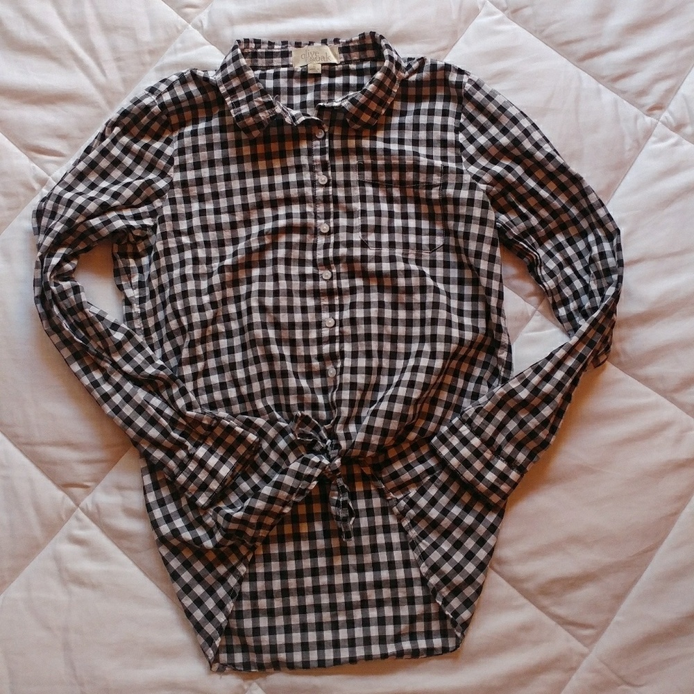 Olive & Oak Tie Front Shirt